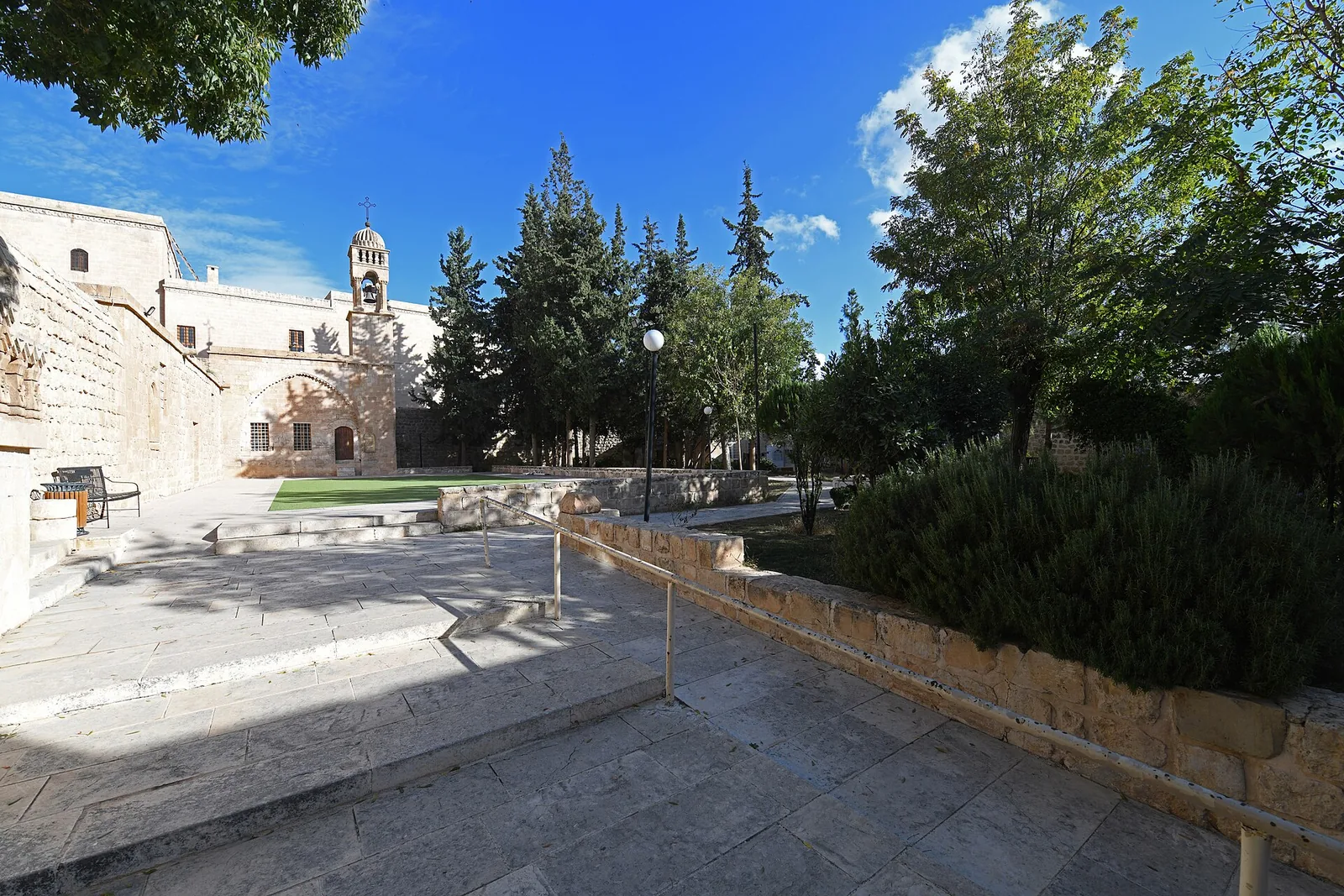 Mardin’in İnançlar Arası Mimari Uyumu: Bir Arada Yaşamanın Taşa Yansıması